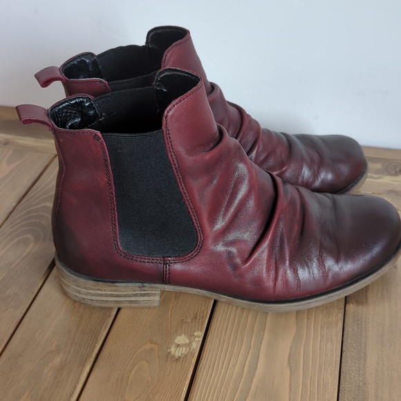 Remonte Women’s Red/Black Ruched Leather Chelsea Ankle Boots - Picture 2 of 7